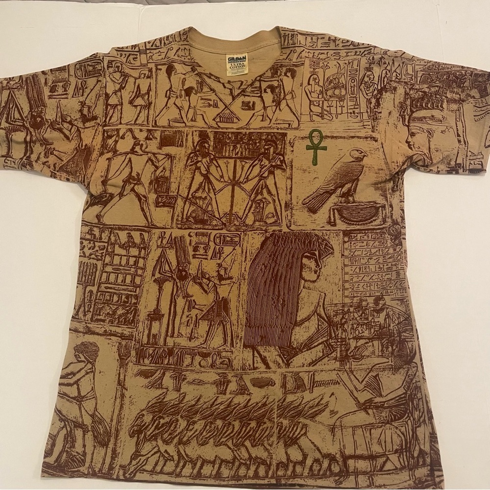 Gildan Activewear Egyptian Print Graphic T-Shirt. Size L. Pre-owned. (Tag yellow